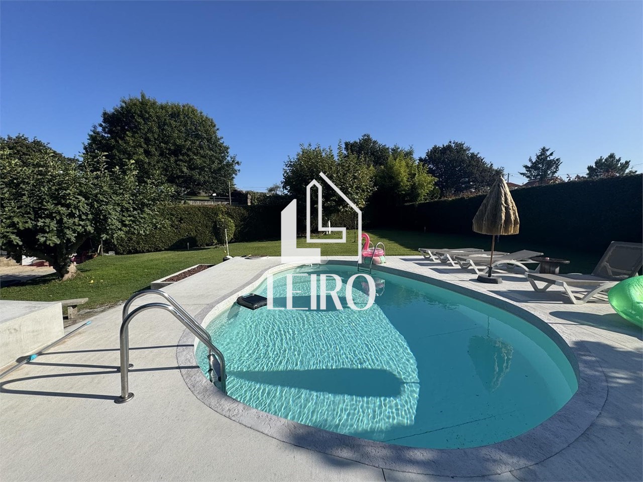 Foto 2 CASA REFORMADA CON PISCINA Y FANTÁSTICO JARDÍN 