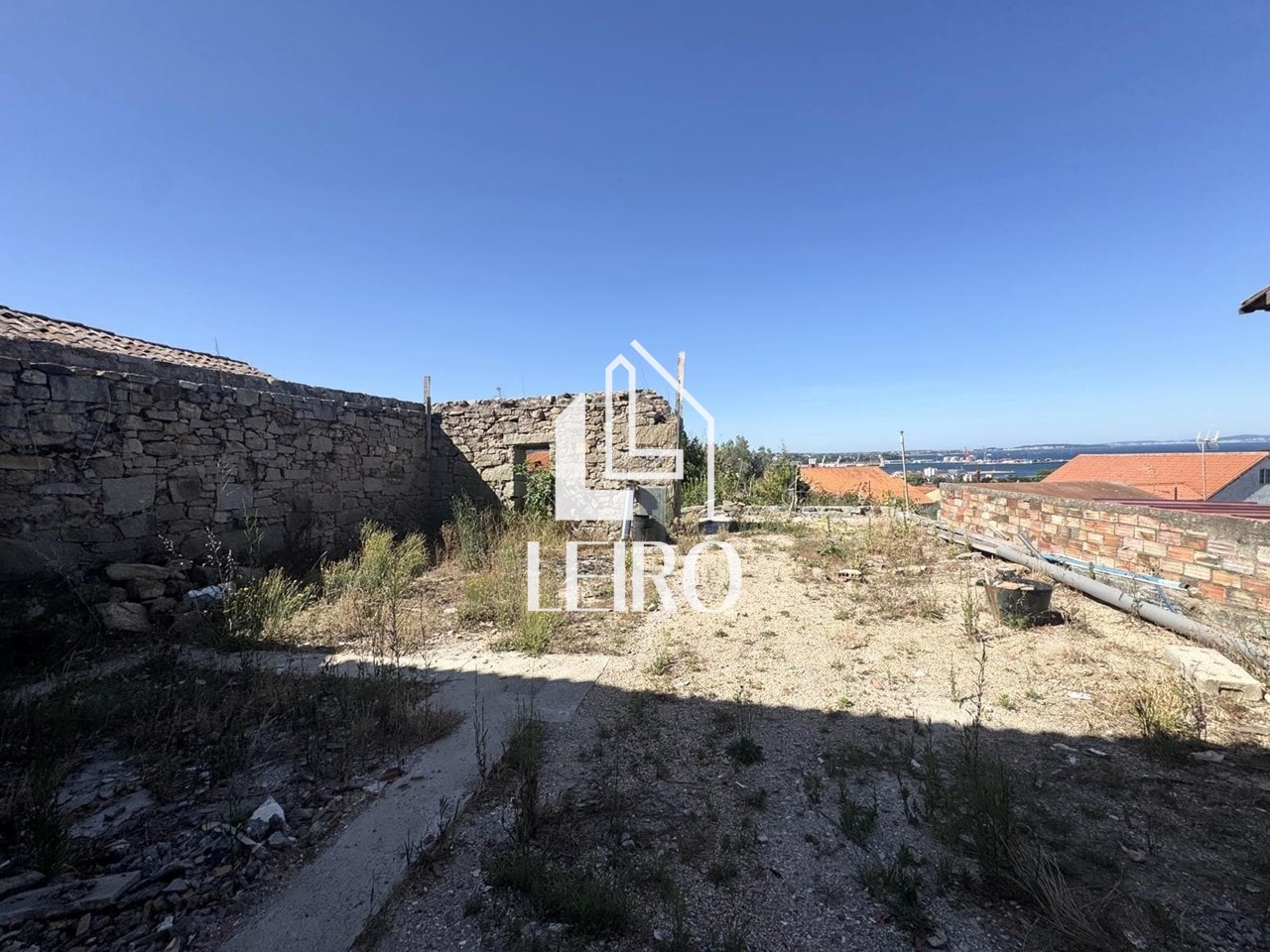 Foto 5 CASA SEMIREFORMADA CON TERRENO Y VISTAS AL MAR 