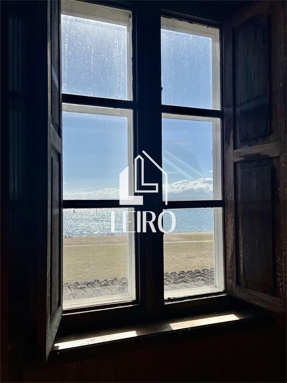 Foto 2 Casa Señorial con Historia en Primera Línea de Playa