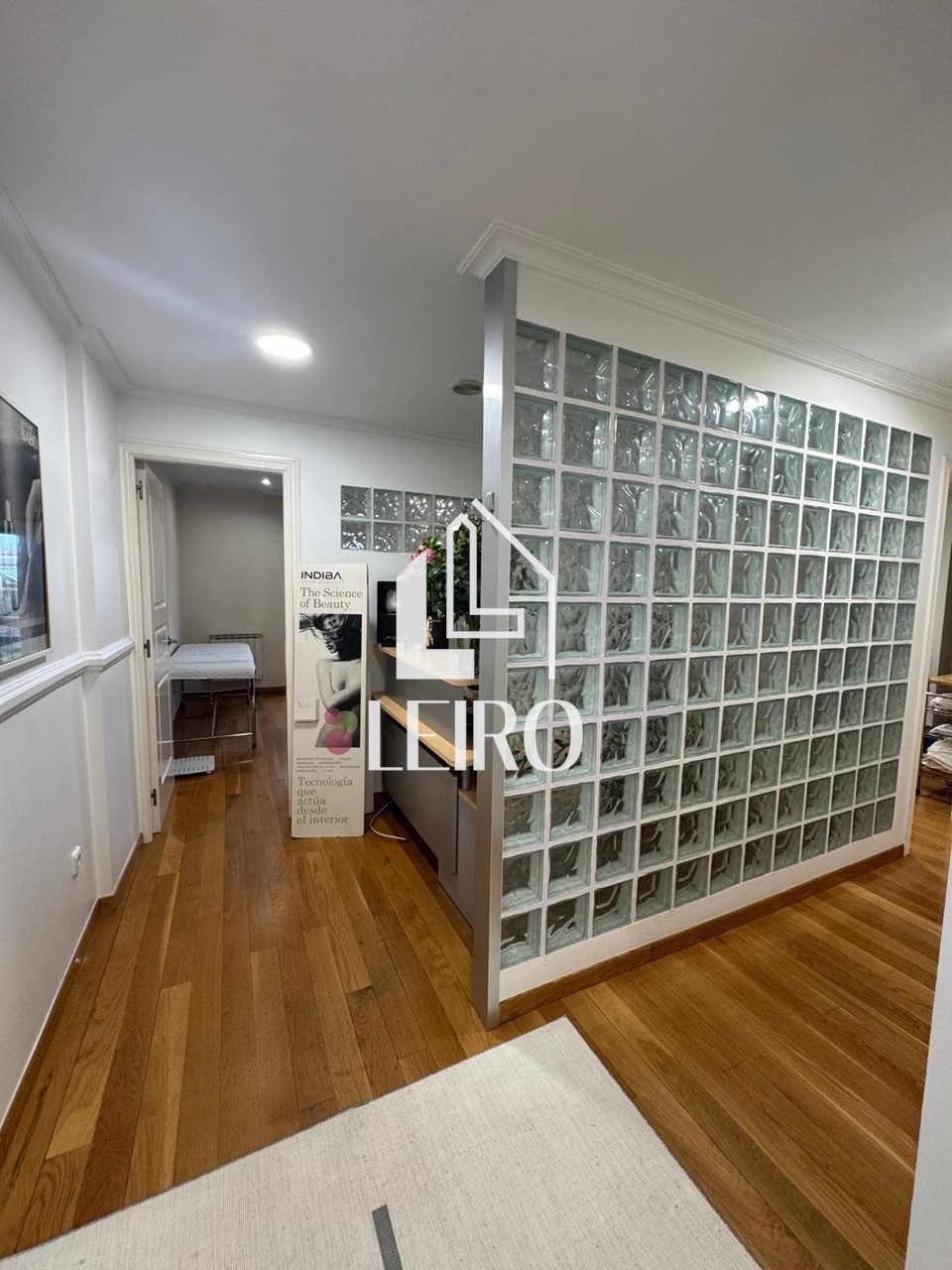 Foto 5 CENTRO DE ESTÉTICA ACONDICIONADO Y EQUIPADO EN PLENO CENTRO