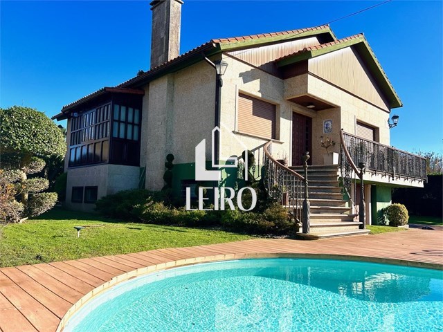 CHALET  AMUEBLADO CON PISCINA EN UNA  PARCELA DE 1500M2, LISTO PARA ENTRAR!! - Cambados