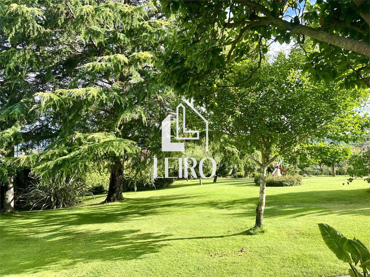 Foto 1  CHALET CON JARDIN, PISCINA, VISTAS PARCELA DE 3.300m2