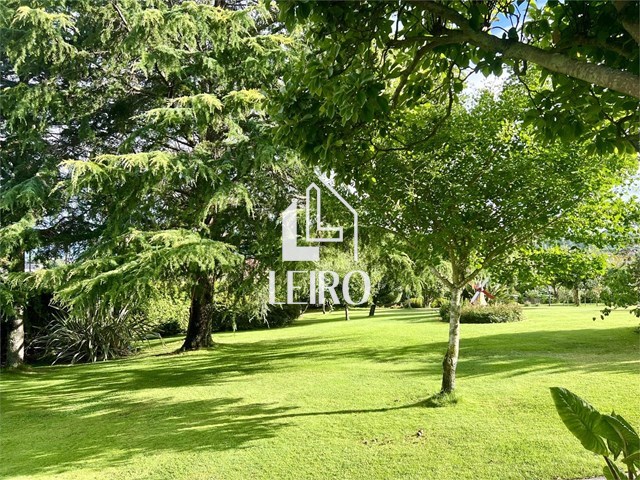  CHALET CON JARDIN, PISCINA, VISTAS PARCELA DE 3.300m2 - Vilagarcía de Arousa