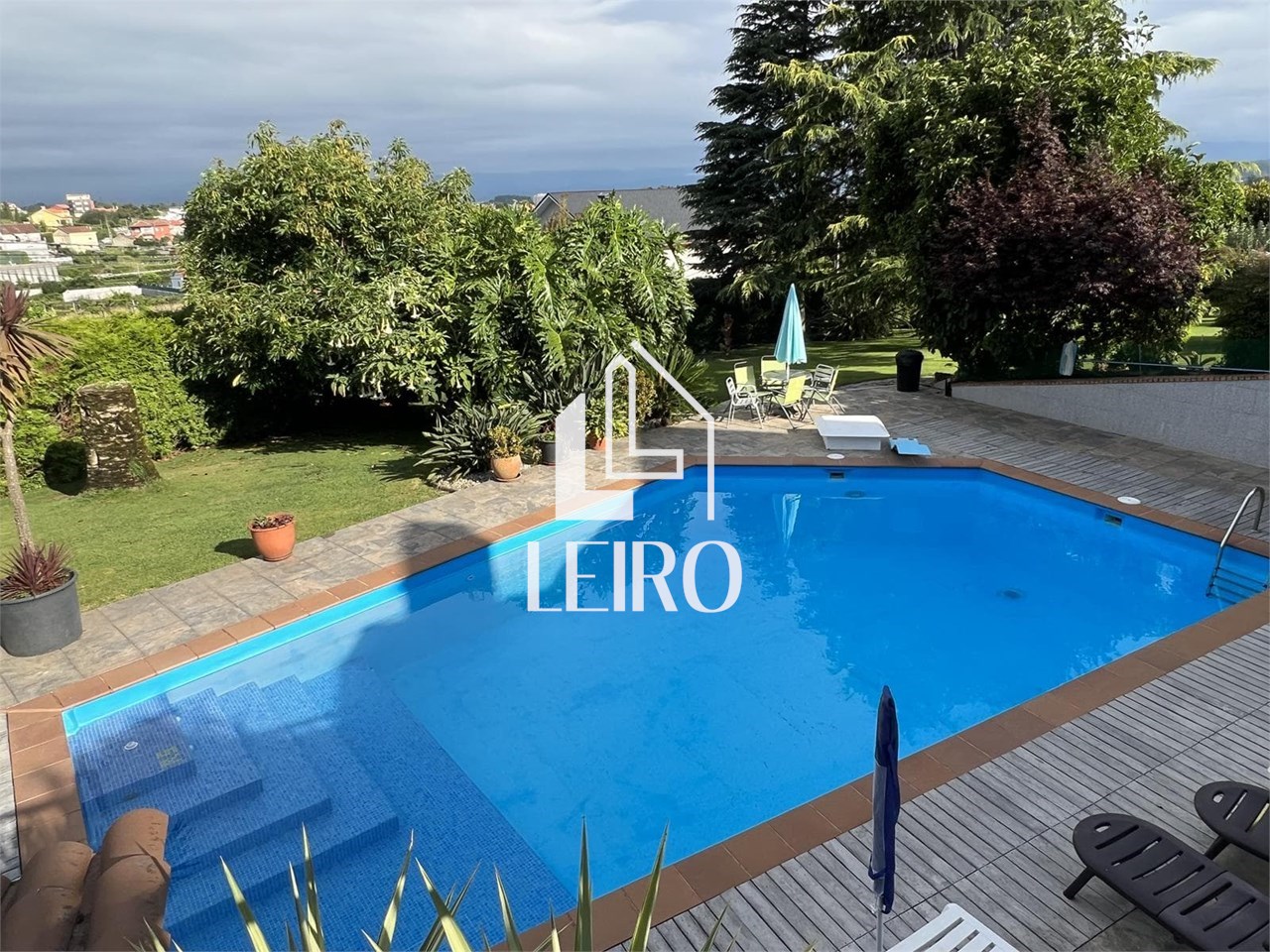 Foto 3  CHALET CON JARDIN, PISCINA, VISTAS PARCELA DE 3.300m2