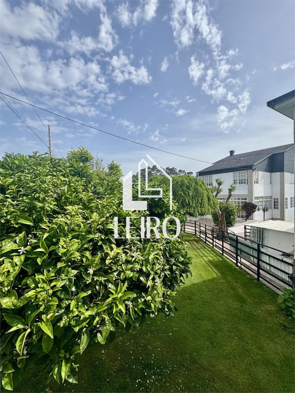 Foto 1 CHALET CON PISCINA CON VISTAS AL MAR AL LADO DE LA PLAYA