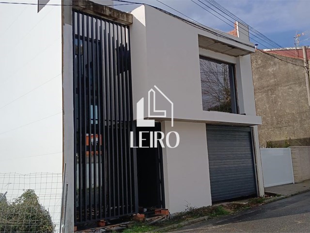 CHALET CON PISCINA EN ESTRUCTURA CON PROYECTO Y LICENCIA  - Vilagarcía de Arousa