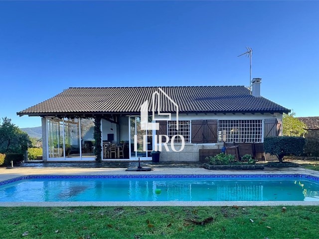 Chalet con Piscina y  Parcela de 4000 m2 - Vilagarcía de Arousa