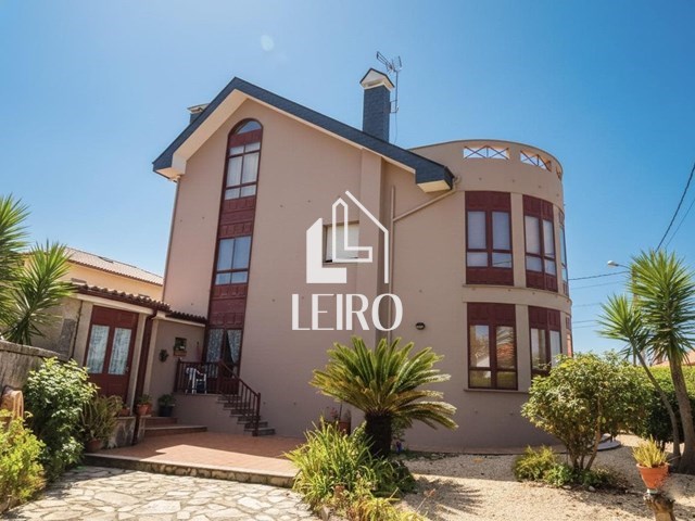 CHALET INDEPENDIENTE BIEN COMUNICADO - Vilagarcía de Arousa