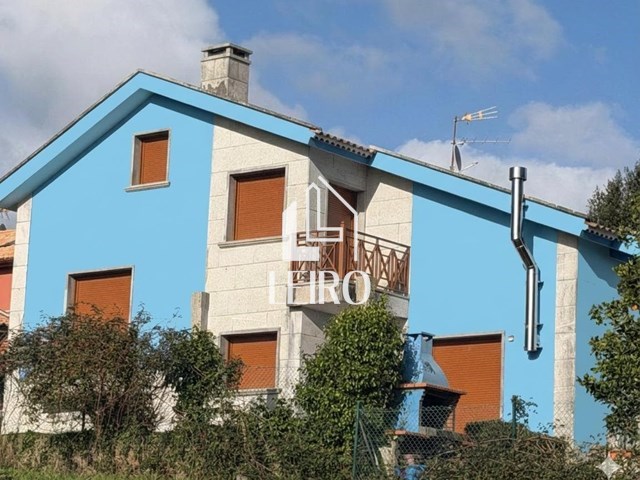 CHALET INDEPENDIENTE CON  TERRENO - Sanxenxo