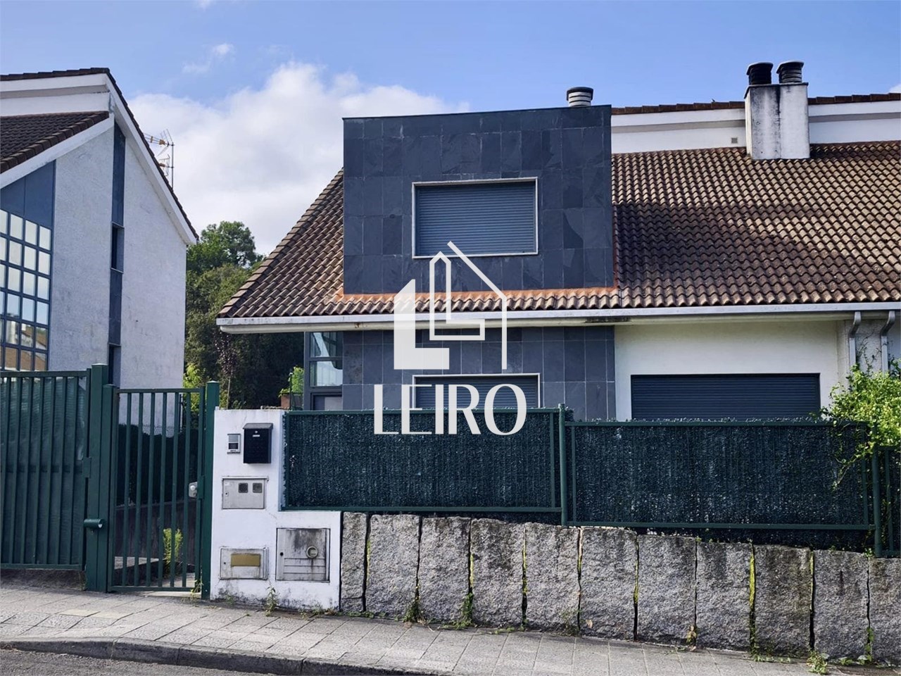 Foto 3 CHALET PAREADO EN URBANIZACIÓN CON JARDIN