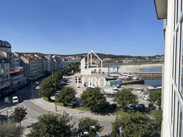 Edificio con Piso, Apartamentos, Estudios y Local de hostelería en Portonovo - Sanxenxo