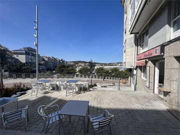 Edificio con Piso ,Apartamentos, Estudios y Local de hostelería en Portonovo - Sanxenxo