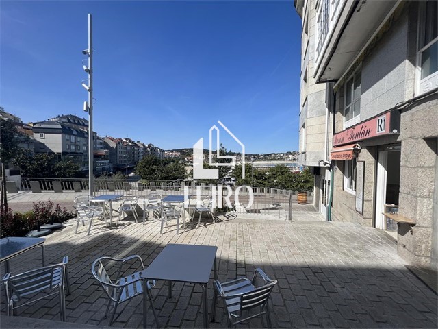 Edificio con Piso ,Apartamentos, Estudios y Local de hostelería en Portonovo - Sanxenxo