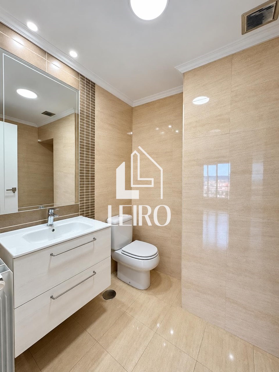 Foto 15 EXCLUSIVA VIVIENDA DE 132 m2  EN PLAZA GALICIA: TERRAZAS, VISTAS Y MÁXIMA COMODIDAD 