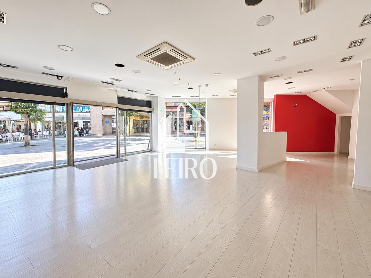Foto 4 LOCAL COMERCIAL 2 PLANTAS EN PLAZA GALICIA