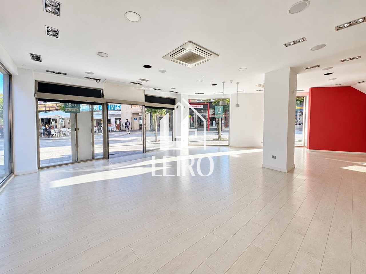 Foto 6 LOCAL COMERCIAL 2 PLANTAS EN PLAZA GALICIA