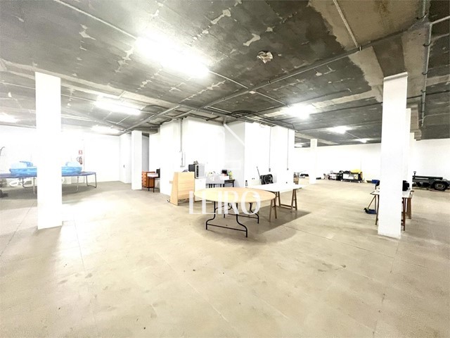 Local Comercial Acondicionado 484 m2  con Garaje y Trastero- Zona de Playa - Vilagarcía de Arousa