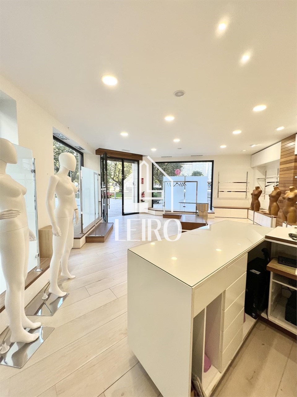 Foto 11 LOCAL COMERCIAL ACONDICIONADO CON FANTASTICA UBICACIÓN