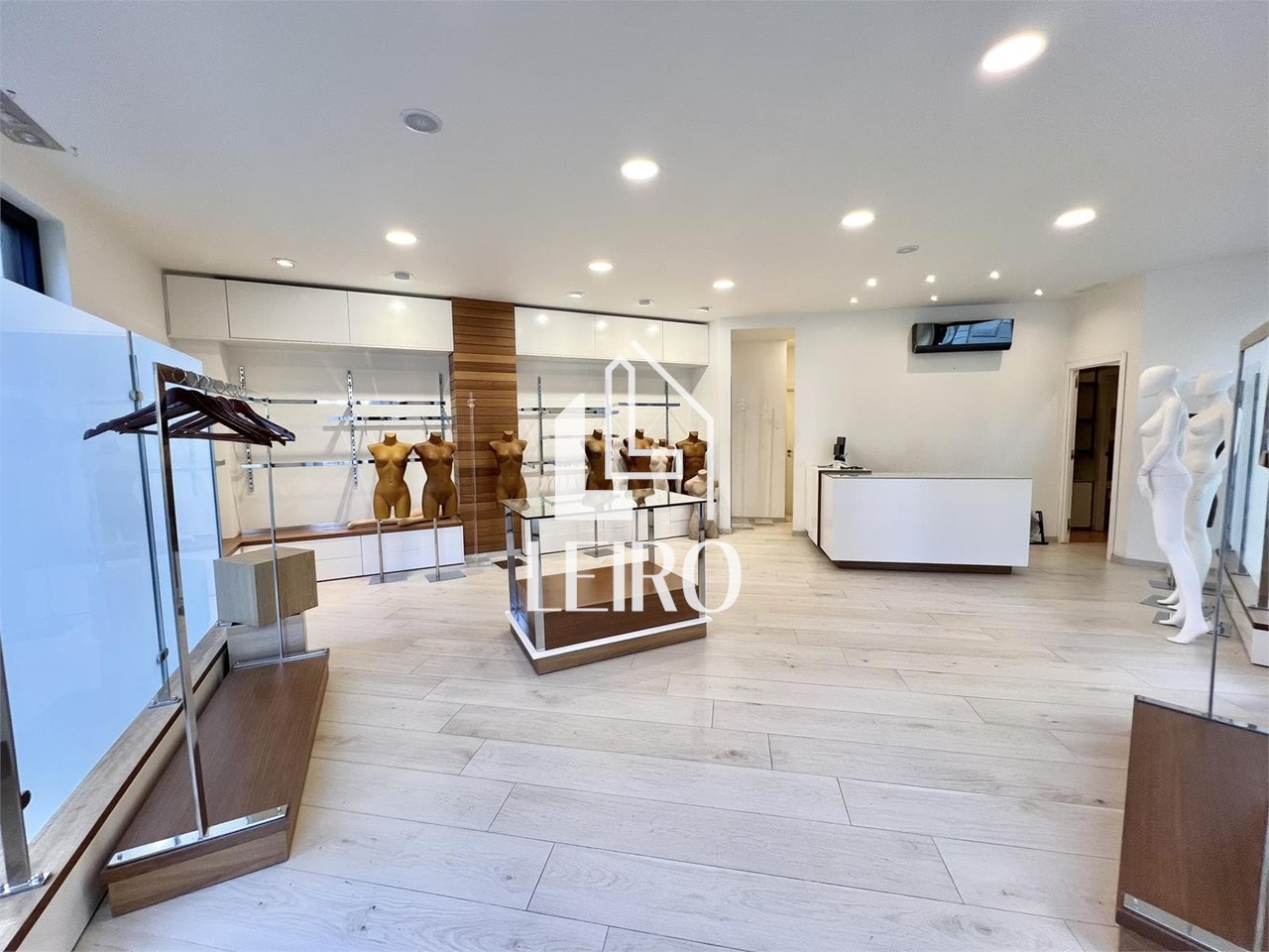 Foto 5 LOCAL COMERCIAL ACONDICIONADO CON FANTASTICA UBICACIÓN