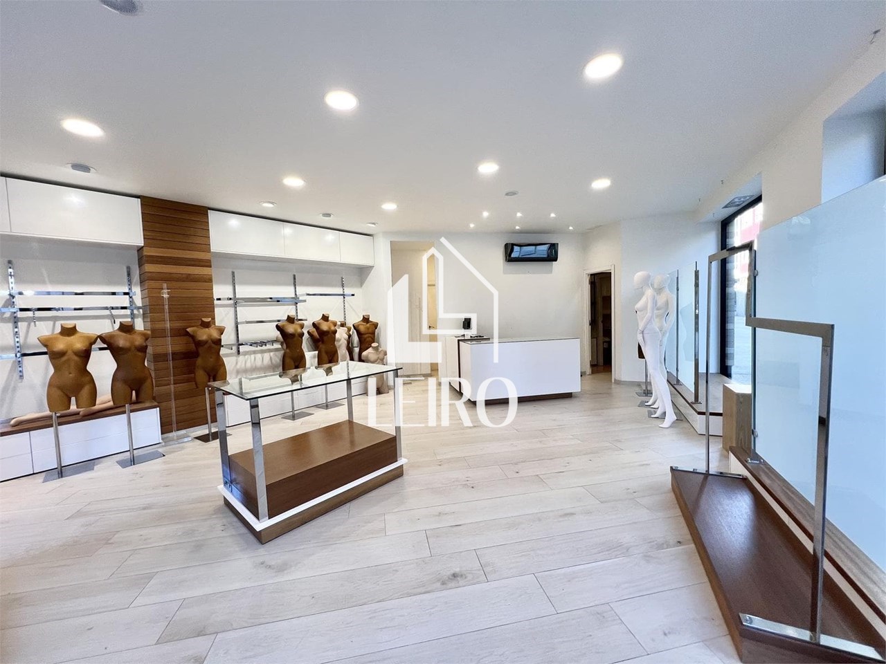 Foto 6 LOCAL COMERCIAL ACONDICIONADO CON FANTASTICA UBICACIÓN