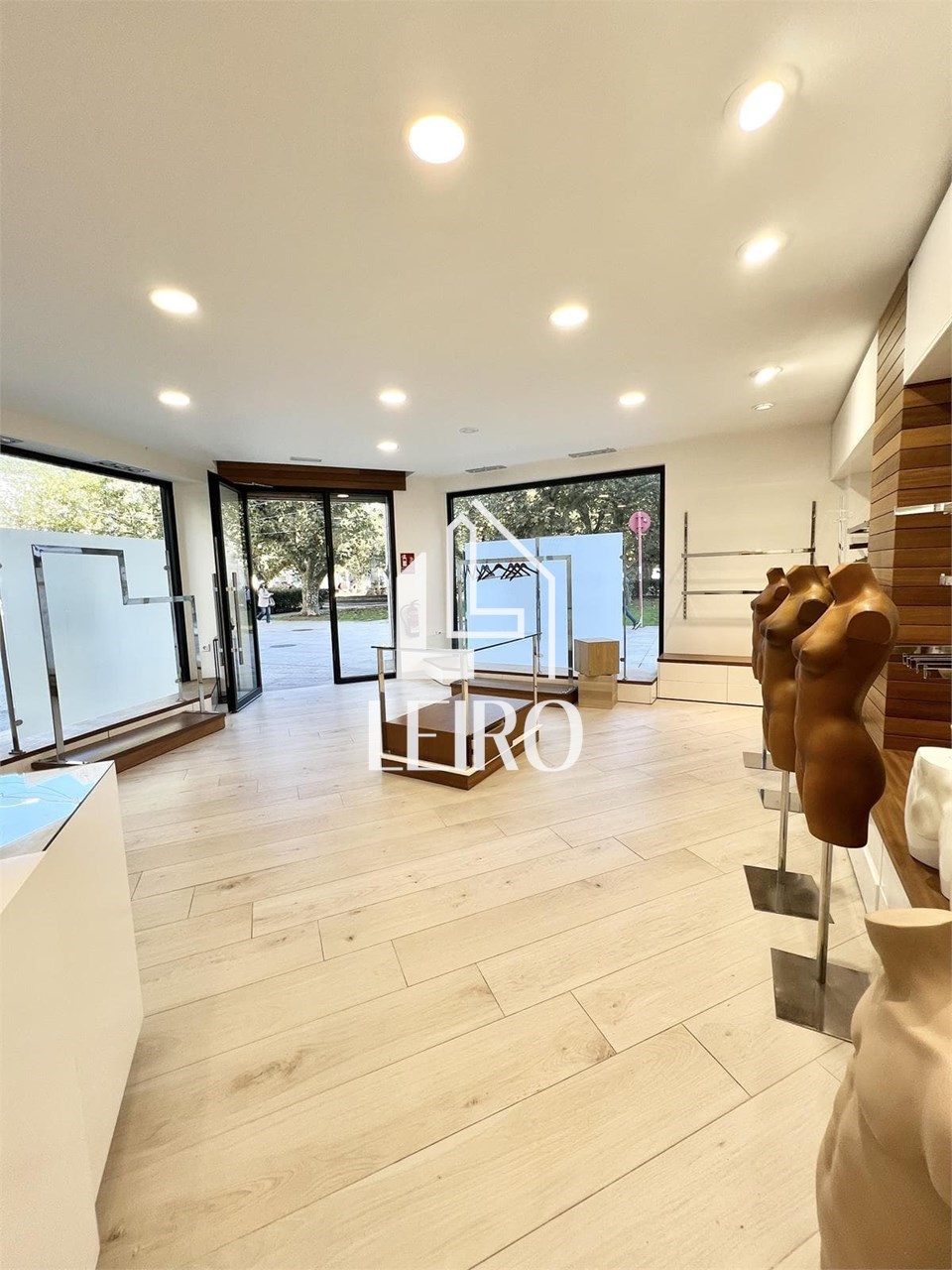 Foto 9 LOCAL COMERCIAL ACONDICIONADO CON FANTASTICA UBICACIÓN