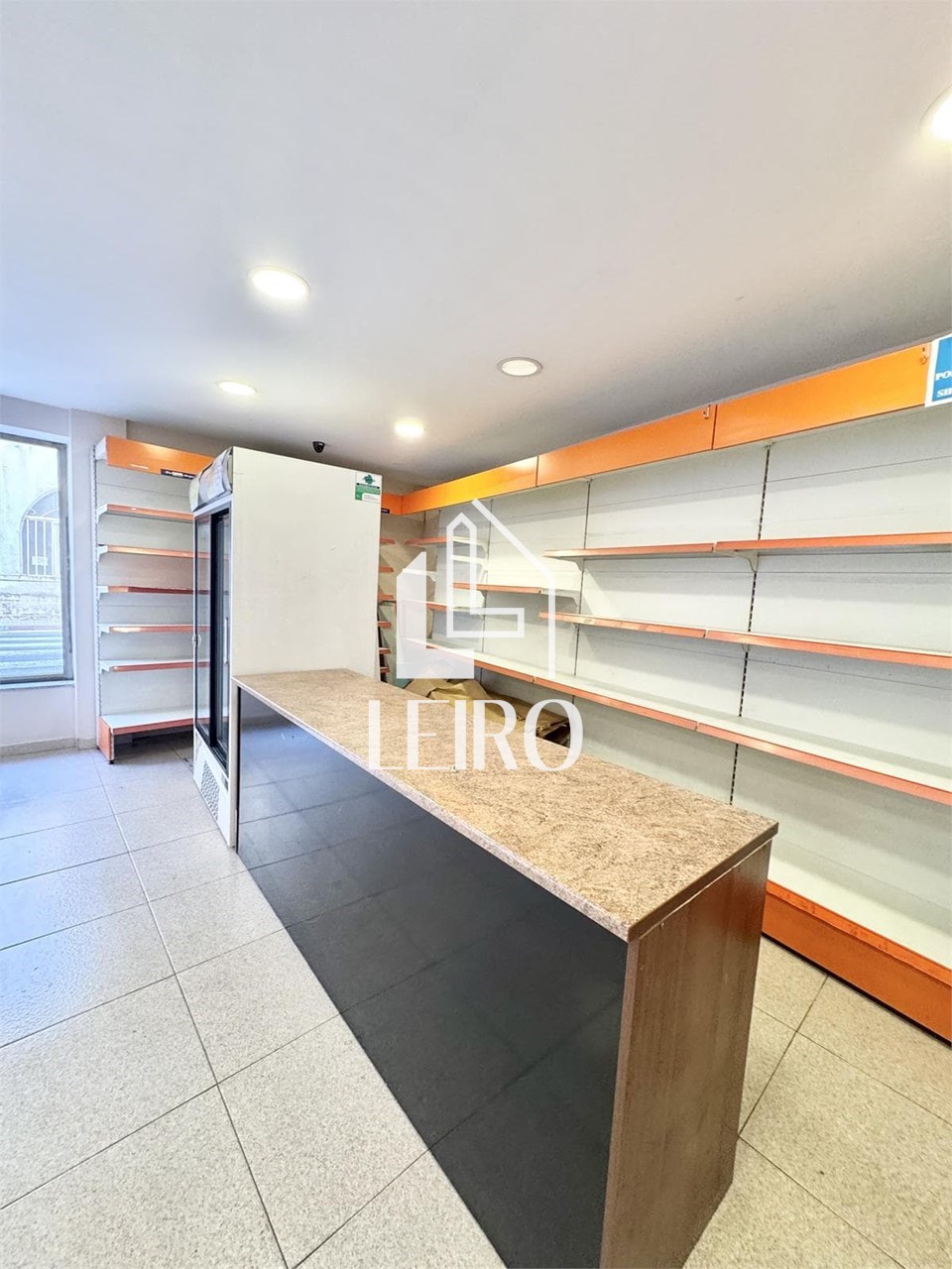 Foto 11 LOCAL COMERCIAL ACONDICIONADO CON MUCHA VISIBILIDAD