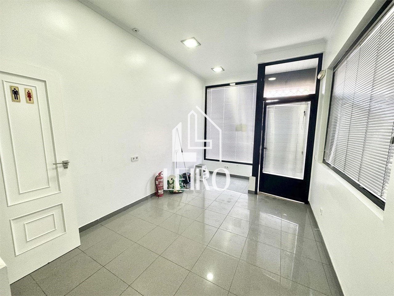 Foto 4 LOCAL COMERCIAL ACONDICIONADO EN LA PLAYA 