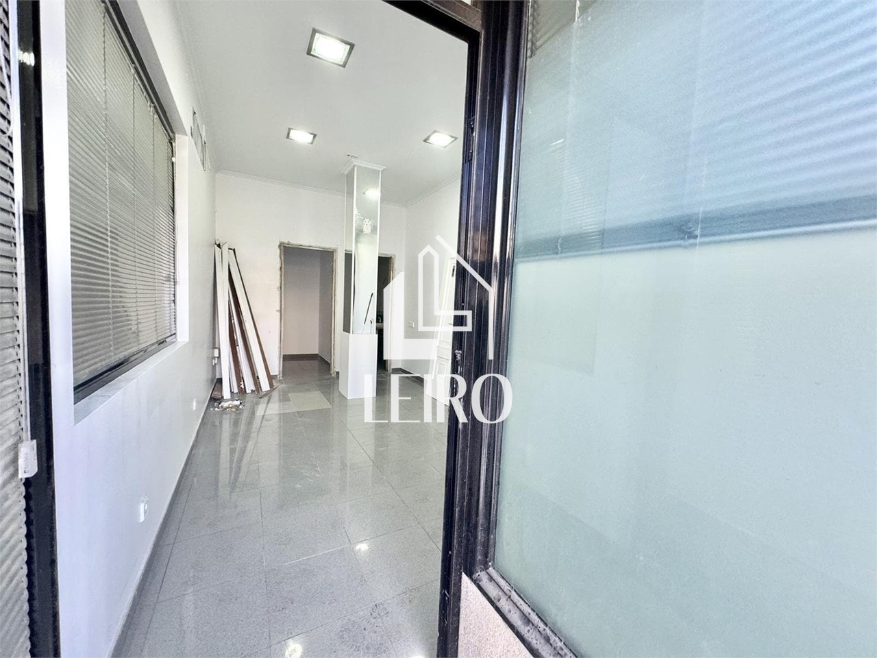 Foto 6 LOCAL COMERCIAL ACONDICIONADO EN LA PLAYA 