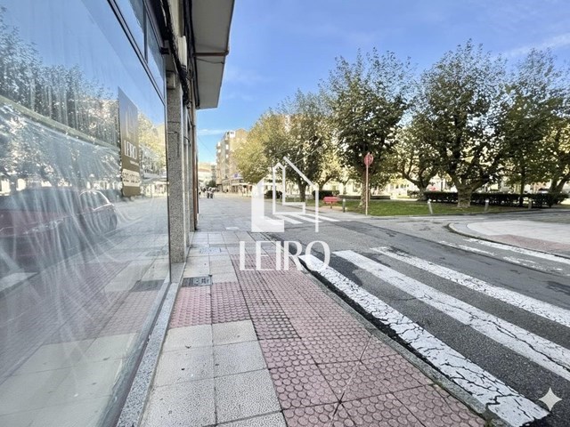 LOCAL COMERCIAL ACONDICIONADO EN PLENO CENTRO - Vilagarcía de Arousa