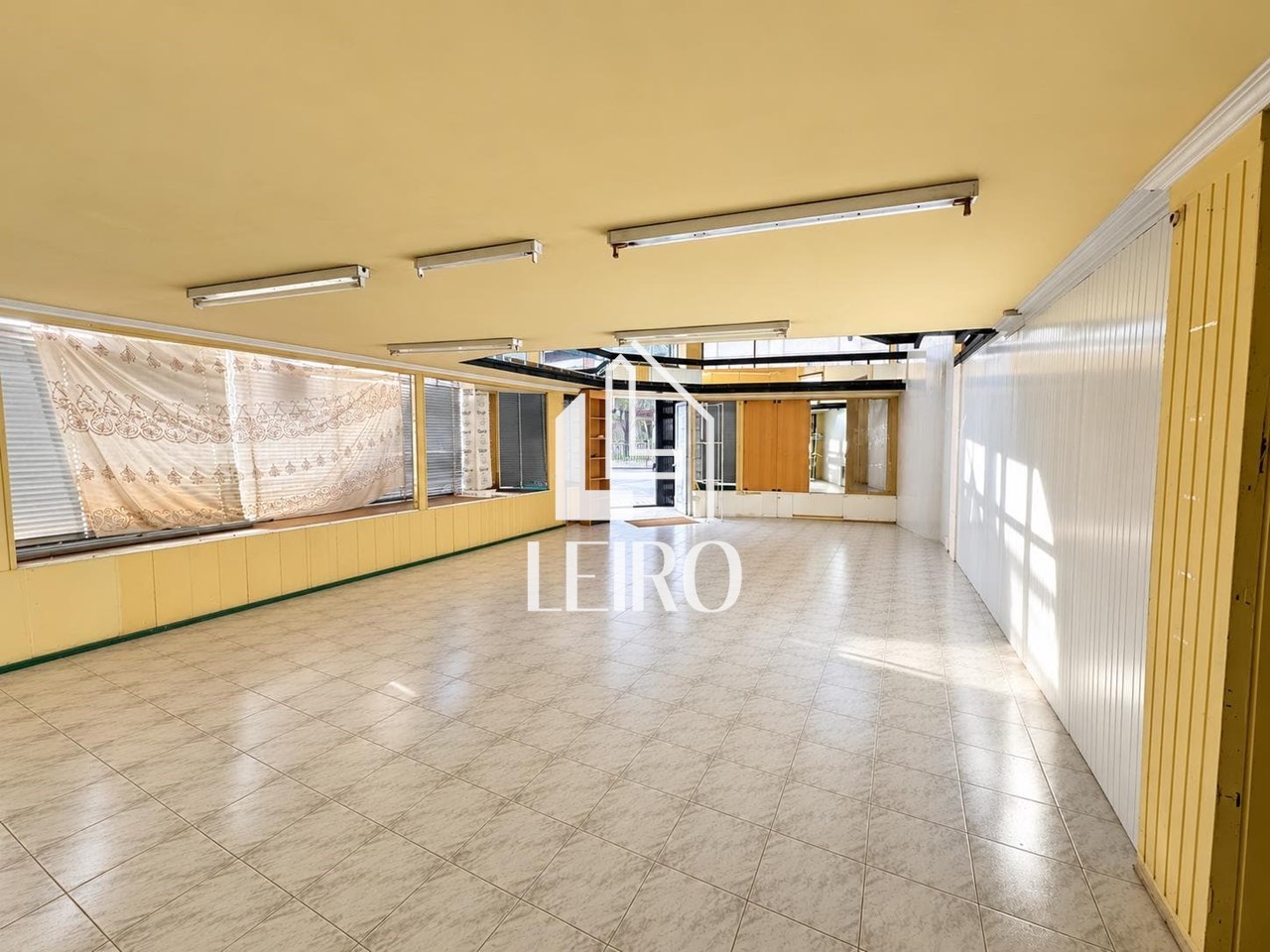 Foto 4 LOCAL COMERCIAL CÉNTRICO EN ESQUINA CON MÁXIMA VISIBILIDAD 