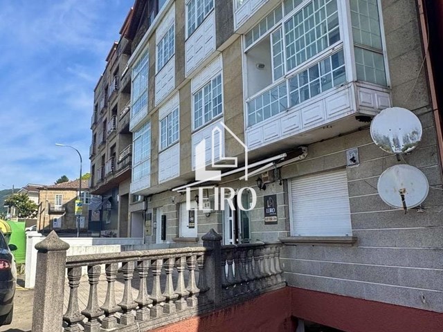 LOCAL COMERCIAL DE HOSTELERÍA CON SÓTANO Y TERRENO - Poio