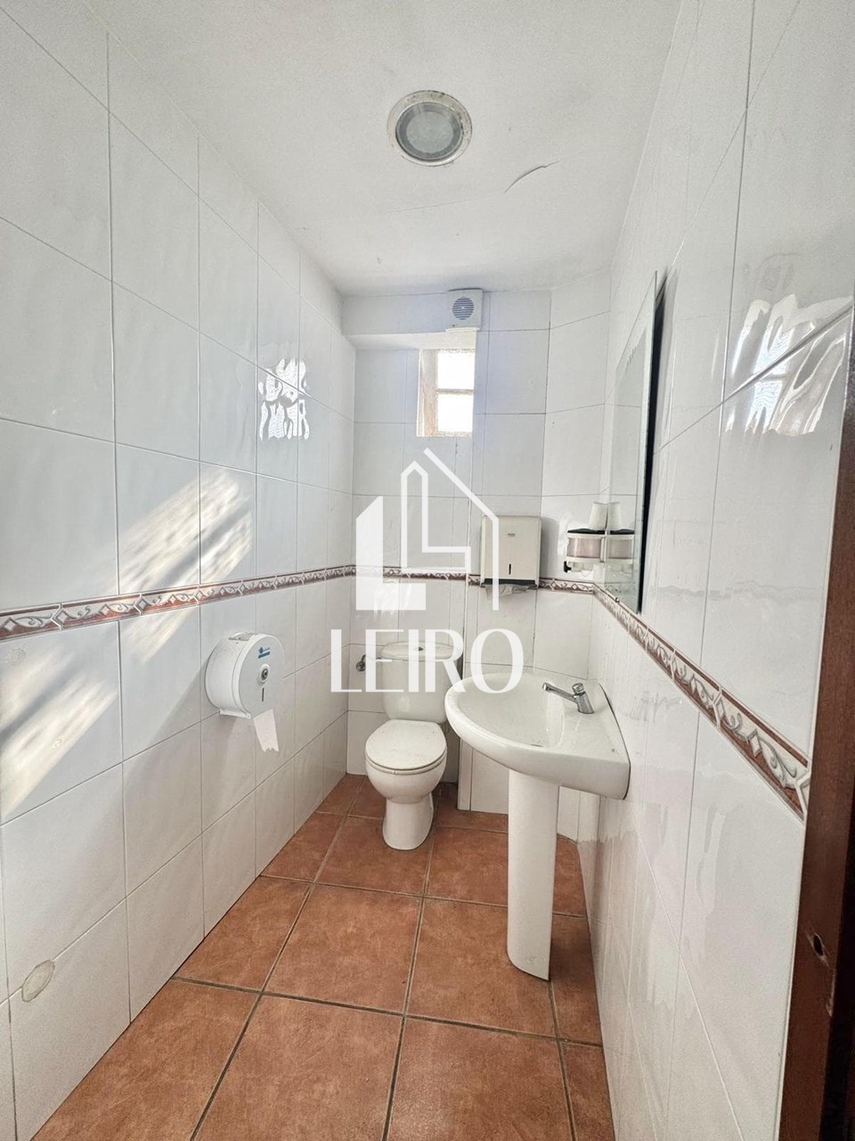 Foto 3 LOCAL COMERCIAL DE HOSTELERÍA CON SÓTANO Y TERRENO