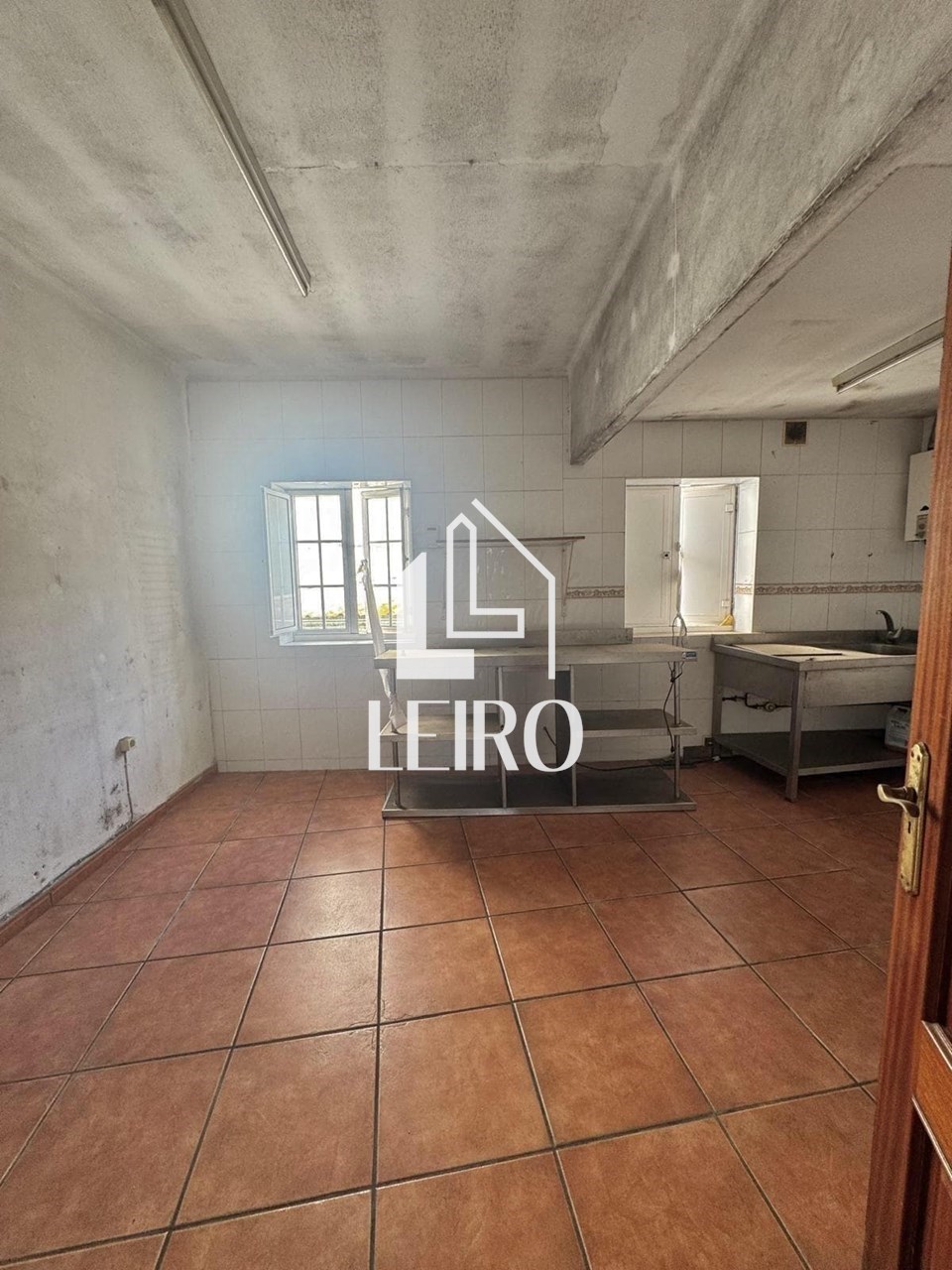 Foto 4 LOCAL COMERCIAL DE HOSTELERÍA CON SÓTANO Y TERRENO