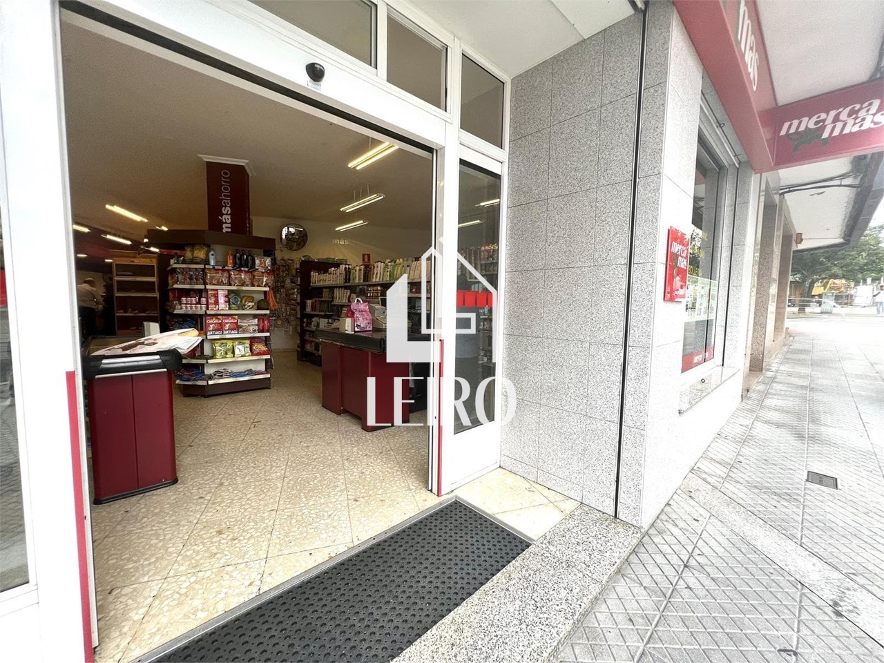 Foto 3 Local Comercial en Funcionamiento como Supermercado