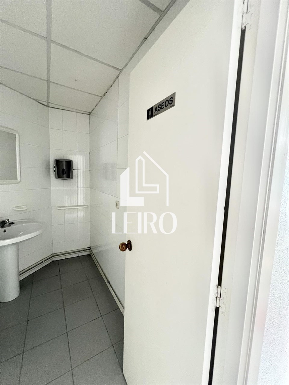 Foto 17 NAVE CON OFICINAS LISTA PARA ENTRAR