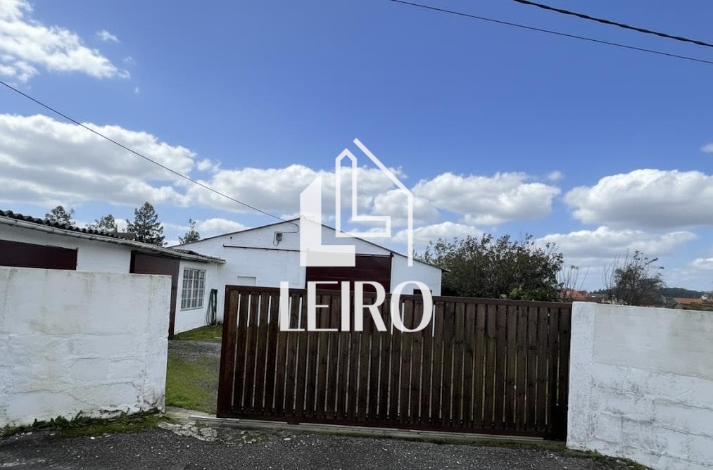 Foto 4 NAVE CON TERRENO 