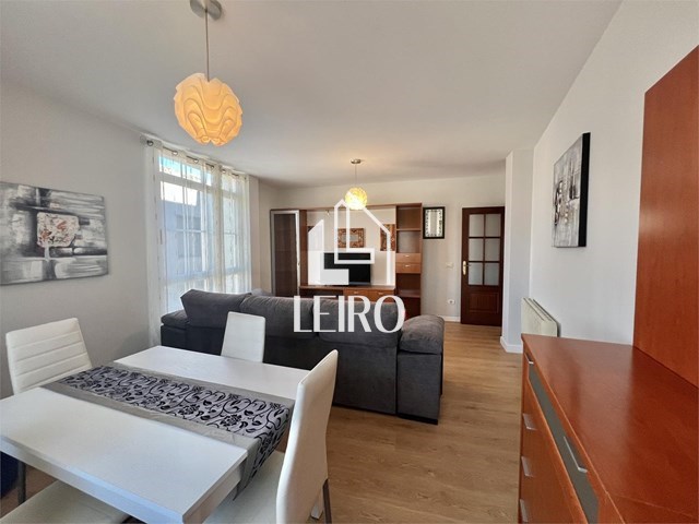 PISO AMUEBLADO CON GARAJE CENTRICO CERCA DE LA PLAYA - Vilanova de Arousa