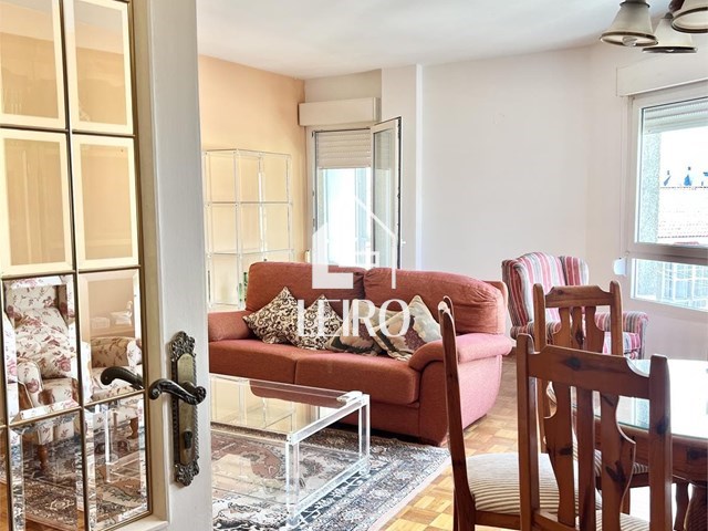 PISO CENTRICO  4 DORMITORIOS CON JARDÍN Y GARAJE  - Vilanova de Arousa