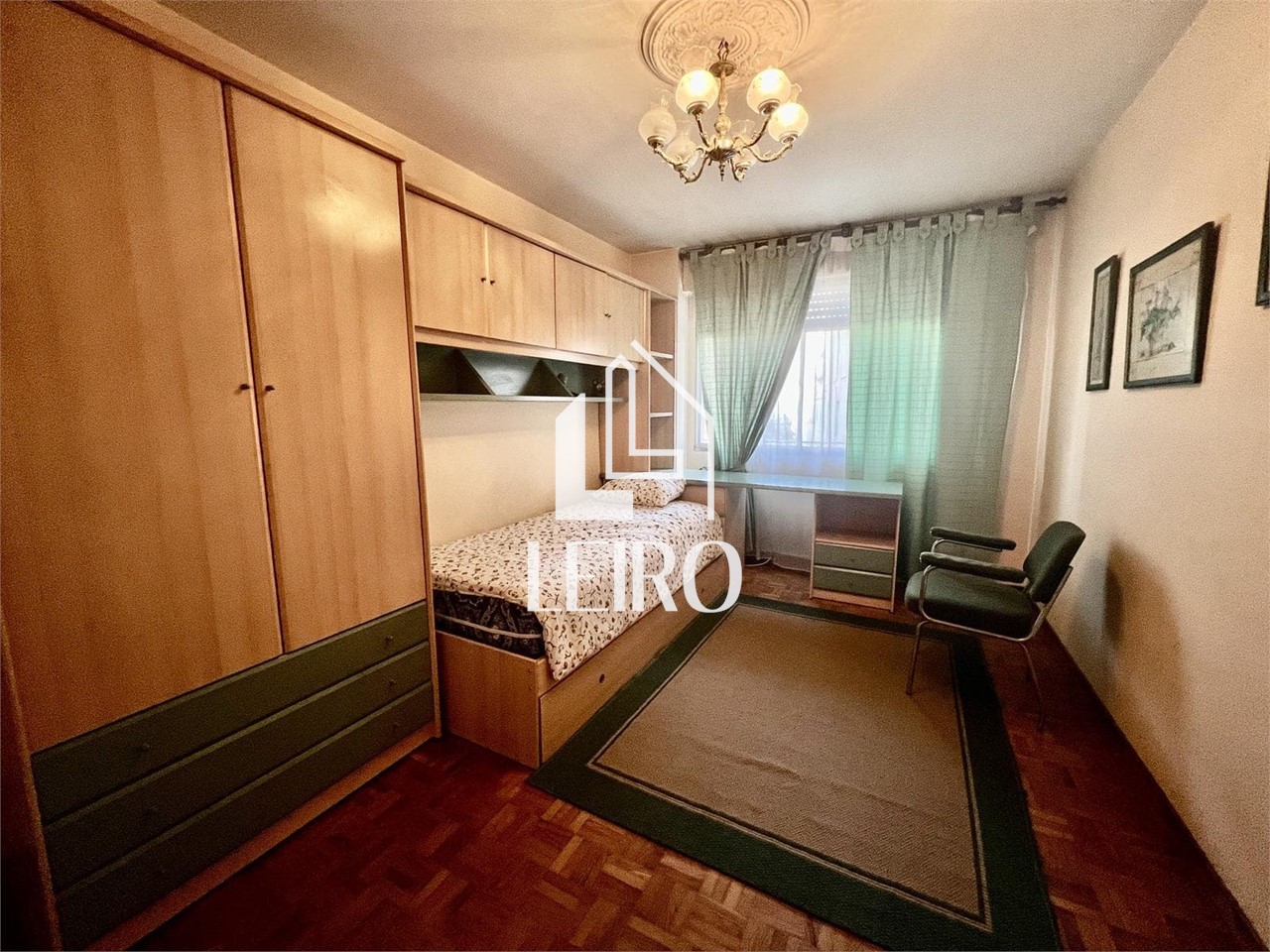 Foto 12 Piso Céntrico de 4 Dormitorios con Plaza de Garaje y Trastero