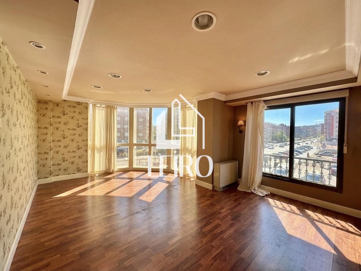Foto 1 PISO DE 122 m2 EN FANTÁSTICA UBICACIÓN CON GARAJE Y TRASTERO