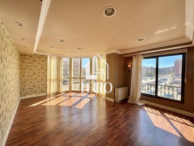 PISO DE 122 m2 EN FANTÁSTICA UBICACIÓN CON GARAJE Y TRASTERO - Vilagarcía de Arousa