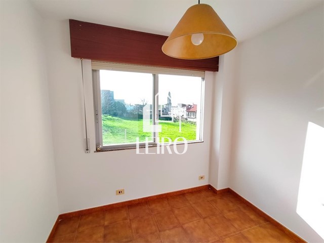 Piso de 4 Dormitorios con Garaje  - Rianxo