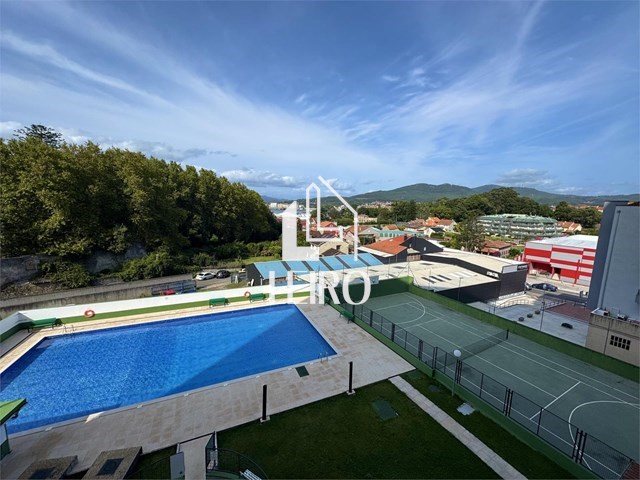 PISO DE 4 DORMITORIOS EN EDIFICIO CON PISCINA - Vilagarcía de Arousa