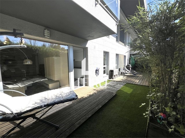 Piso Exclusivo con Terraza-Jardín  Garaje y 2 Trasteros - Vilagarcía de Arousa