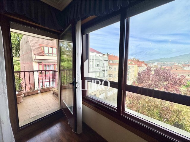 PISO EXTERIOR DE 4 DORMITORIOS TERRAZA GARAJE Y TRASTERO - Vilagarcía de Arousa