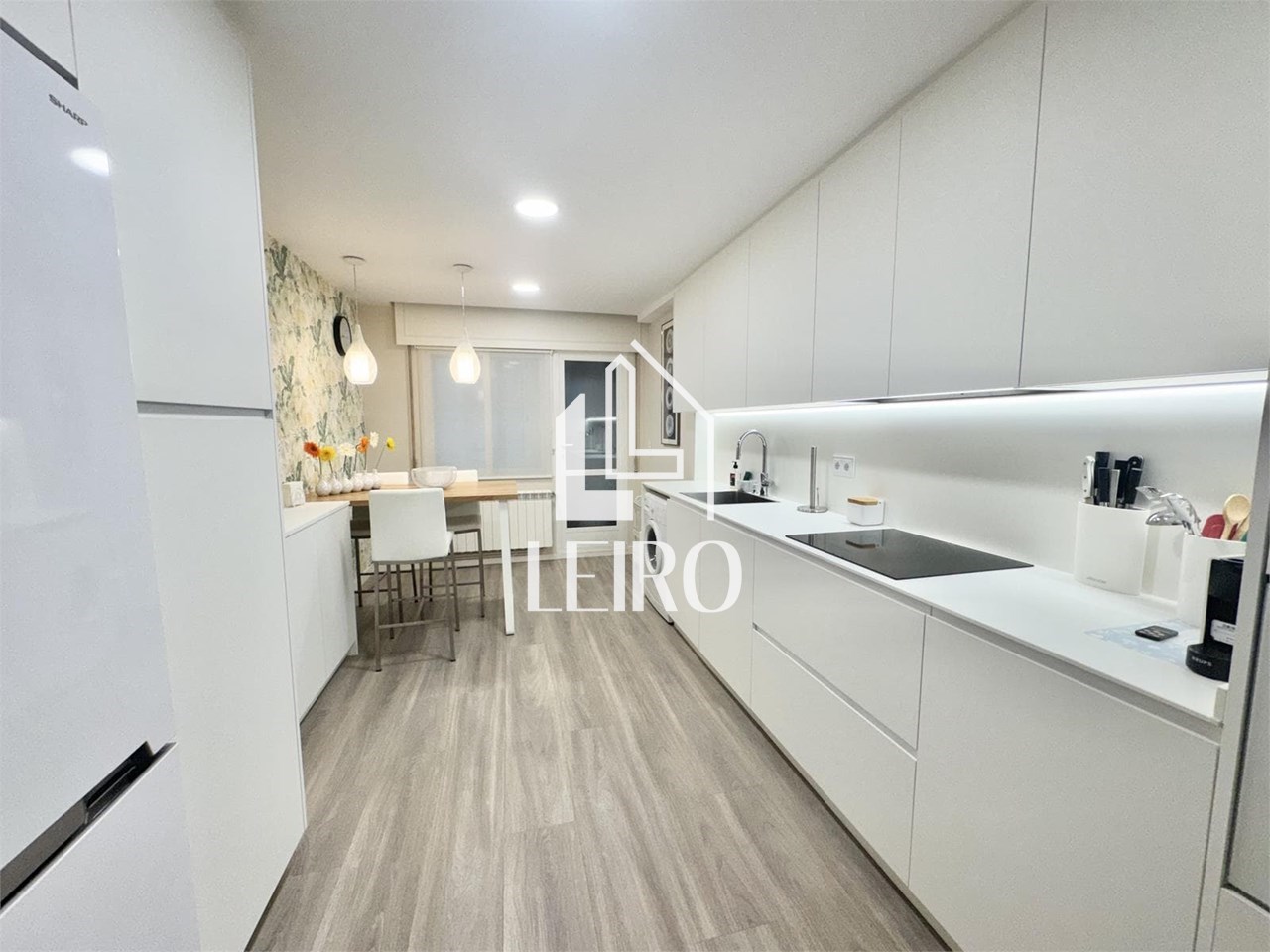 Foto 10 PISO MUY CÉNTRICO CON TERRAZA DE 4 DORMITORIOS,  AMUEBLADO, CON GARAJE