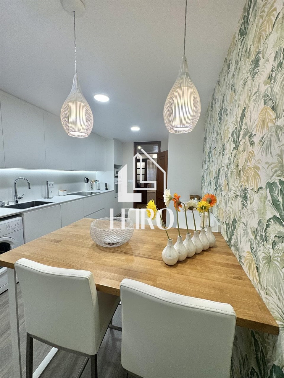 Foto 14 PISO MUY CÉNTRICO CON TERRAZA DE 4 DORMITORIOS,  AMUEBLADO, CON GARAJE