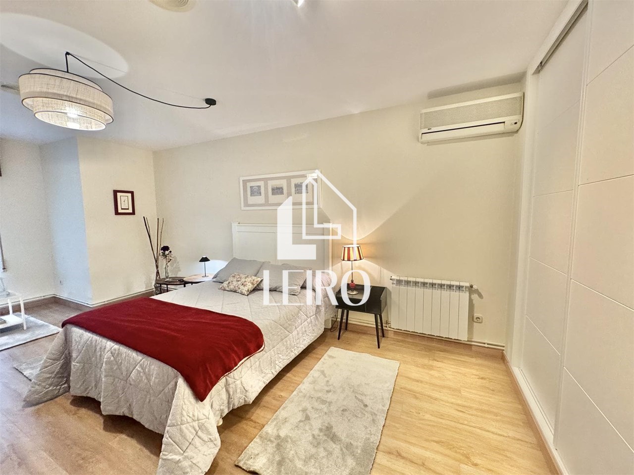 Foto 21 PISO MUY CÉNTRICO CON TERRAZA DE 4 DORMITORIOS,  AMUEBLADO, CON GARAJE