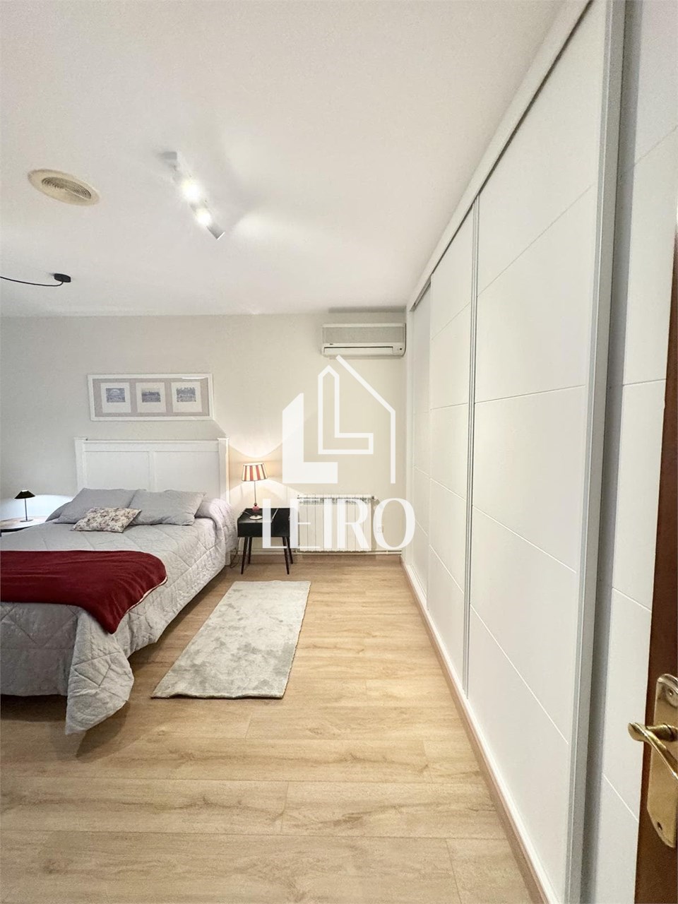 Foto 26 PISO MUY CÉNTRICO CON TERRAZA DE 4 DORMITORIOS,  AMUEBLADO, CON GARAJE