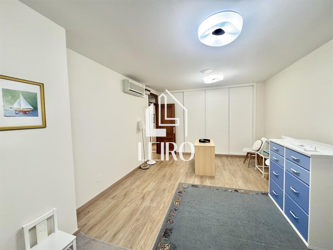 Foto 32 PISO MUY CÉNTRICO CON TERRAZA DE 4 DORMITORIOS,  AMUEBLADO, CON GARAJE